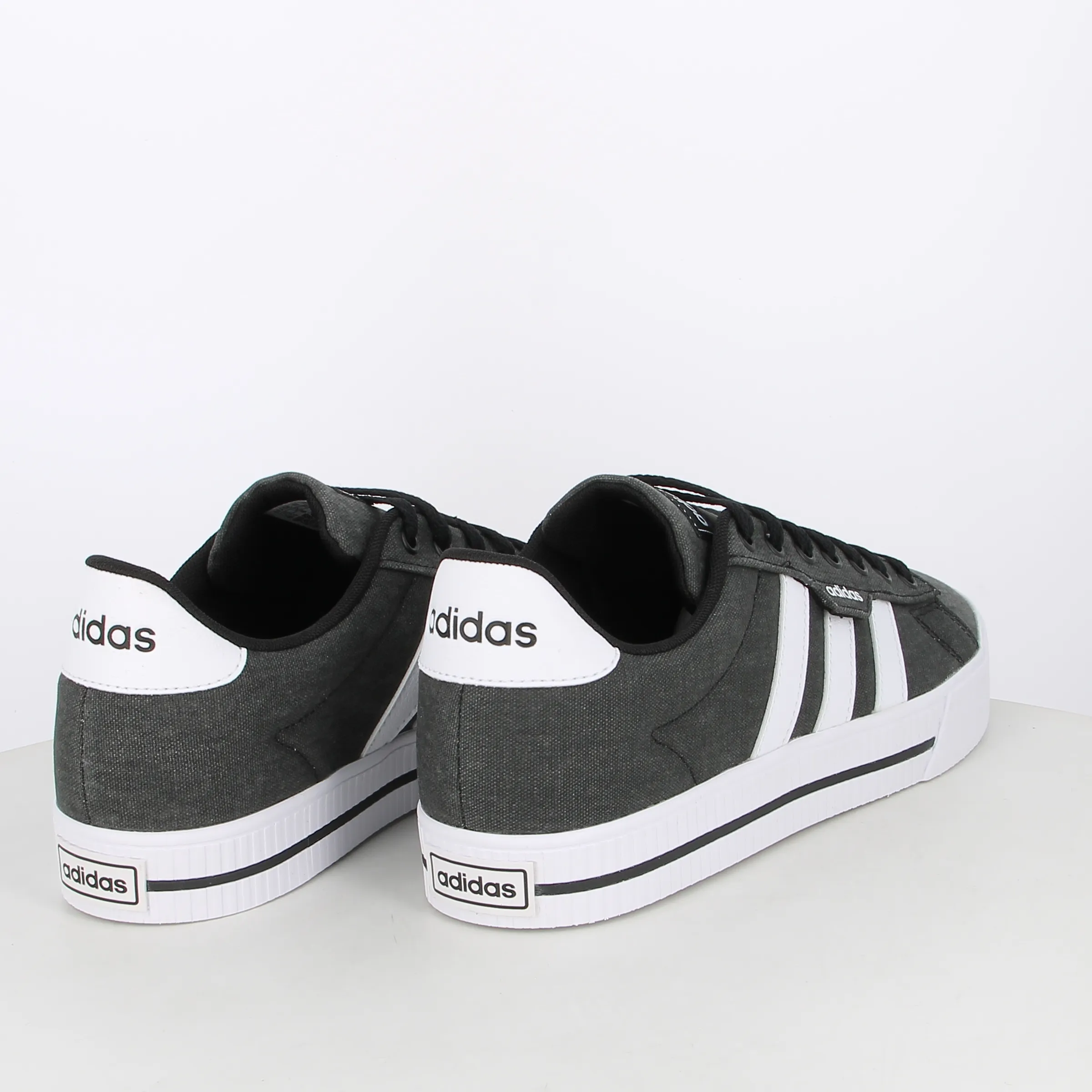 -----Adidas -----Sneakers da uomo Daily FW7033 ----