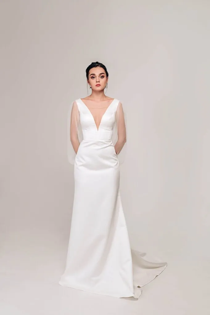 ---Very elegant wedding dress with sheer long puff sleeves, very simple dress for a civil wedding--