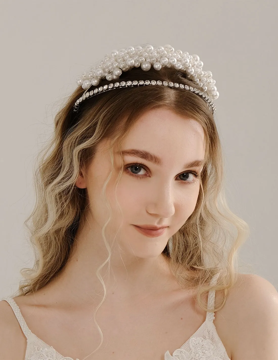 Cerchietto sposa con fila di strass e perle avorio